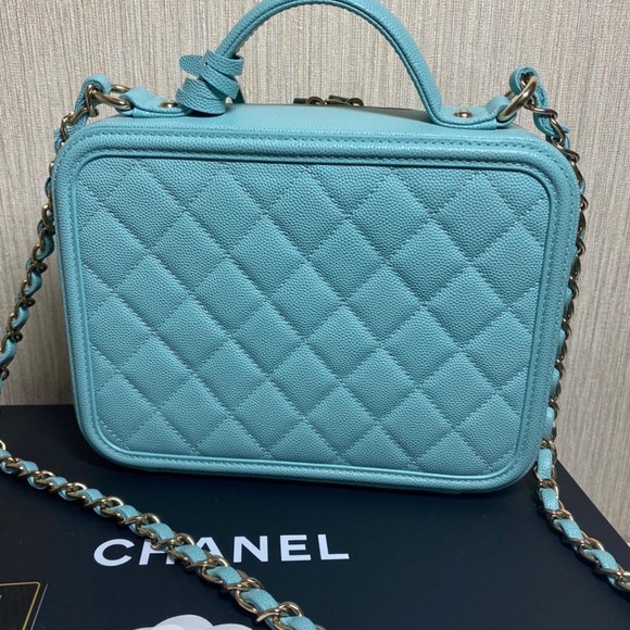 Chanel Vanity Case Tiffany color caviar bag - Picture 2 of 16